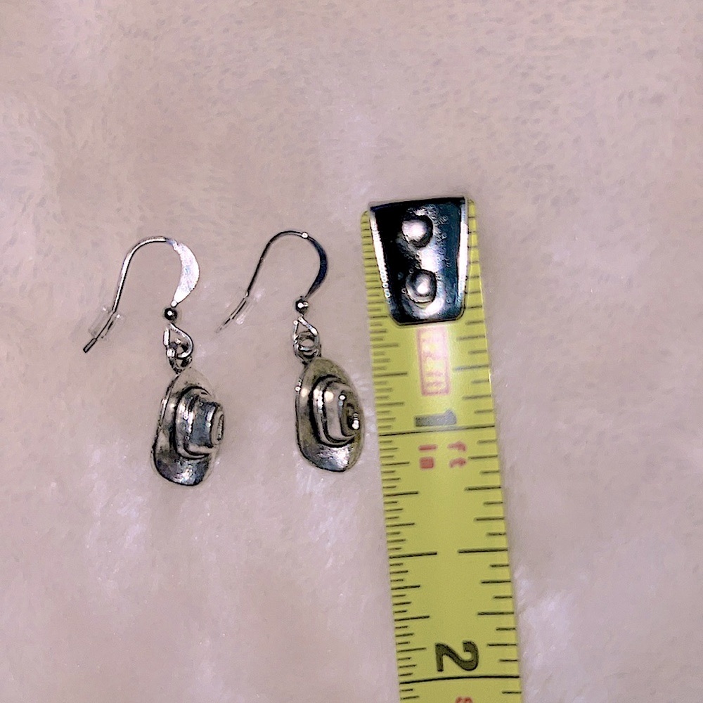 NEW 🤠 RUSTIC SILVER 1/2” DANGLING COWBOY/COWGIRL HAT EARRINGS w/CLEAR BACKINGS - Picture 6 of 7